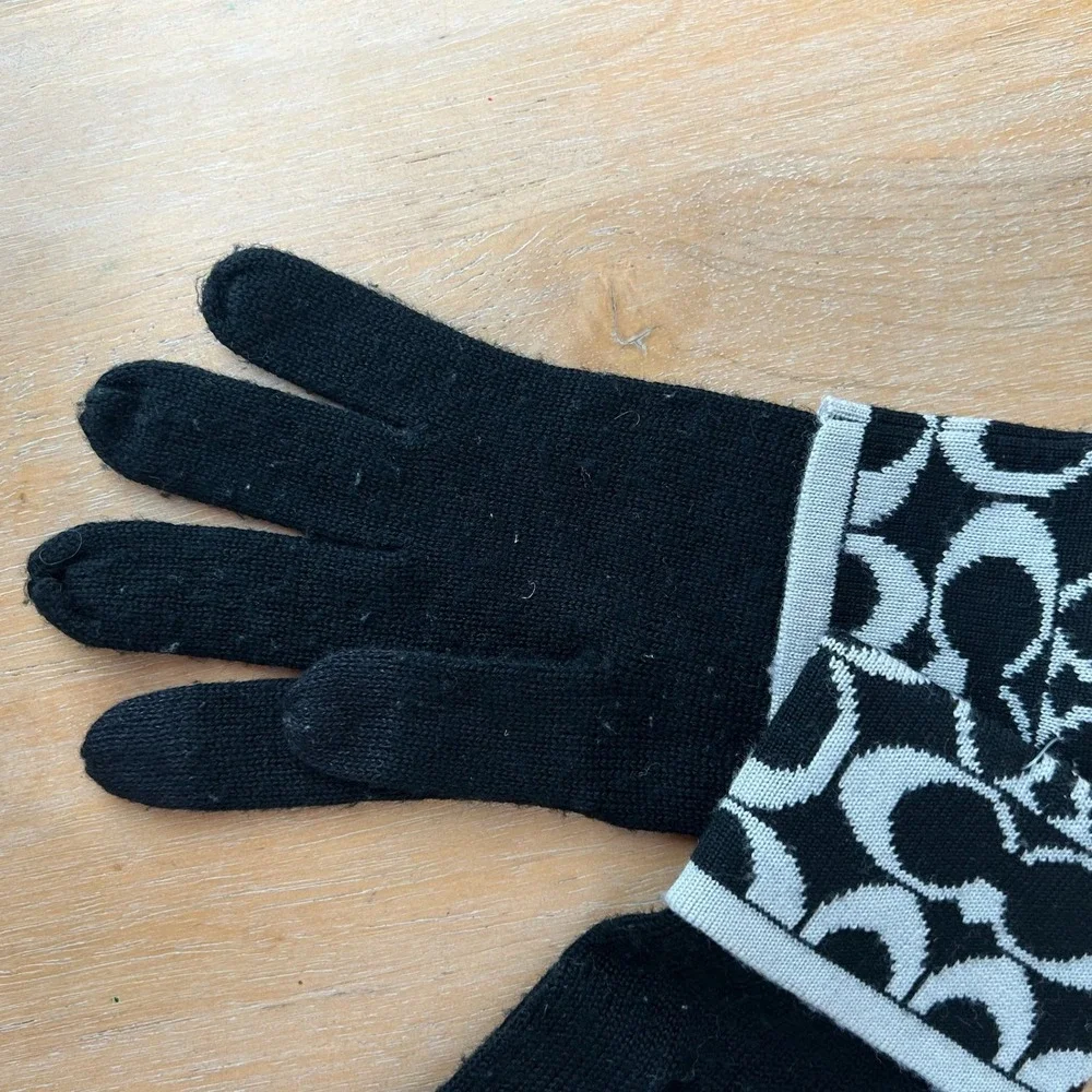 Coach Signature Logo‎ Black Knit Gloves Womens One Size Wool Blend Old Money